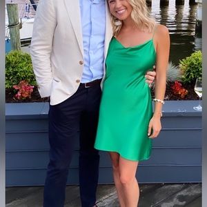 Alice + Olivia silk green mini dress. As good as new.
Size XS.